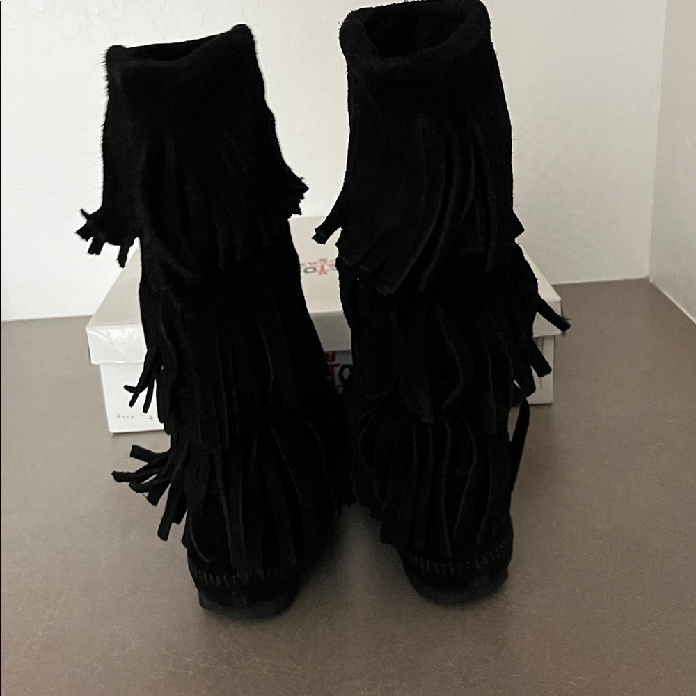 Minnetonka 3 tier black suede fringe boot - Picture 3 of 12